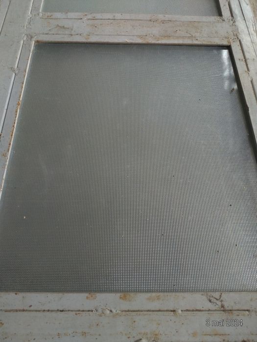 Poartă izolată șopru