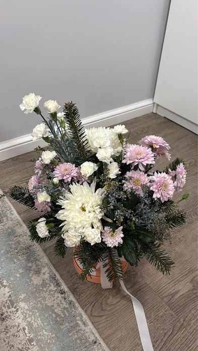 продам нежный зимний букет с елью