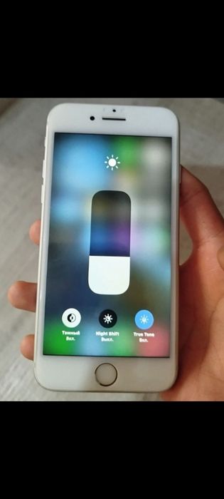 Iphone 8 sotiladi Rangi oq xotira 64g