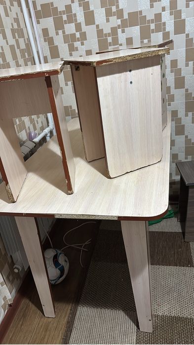 Стол с табуретками