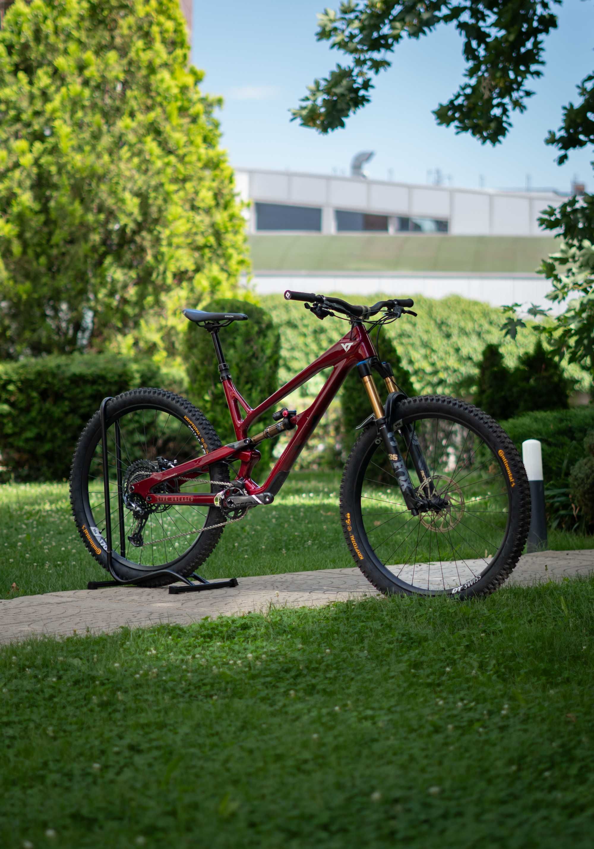 YT Jeffsy Carbon FOX Factory Kashima окачване и SRAM X01 Ендуро колело