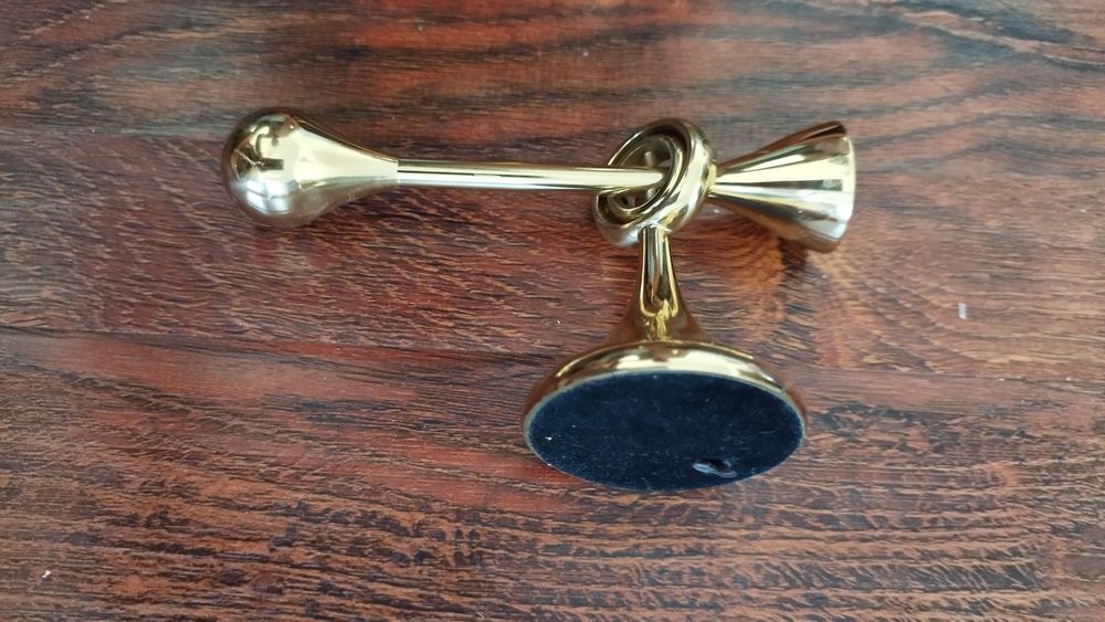 Sfesnic din bronz de perete