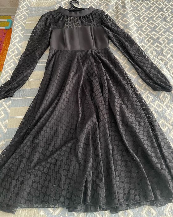 Продам платье вечернее 10000…………………………………………