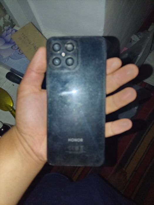 Honor x8 bir qul telefon
Xotira: 6ga 128gb
Aybi:ekran singan orqa kame