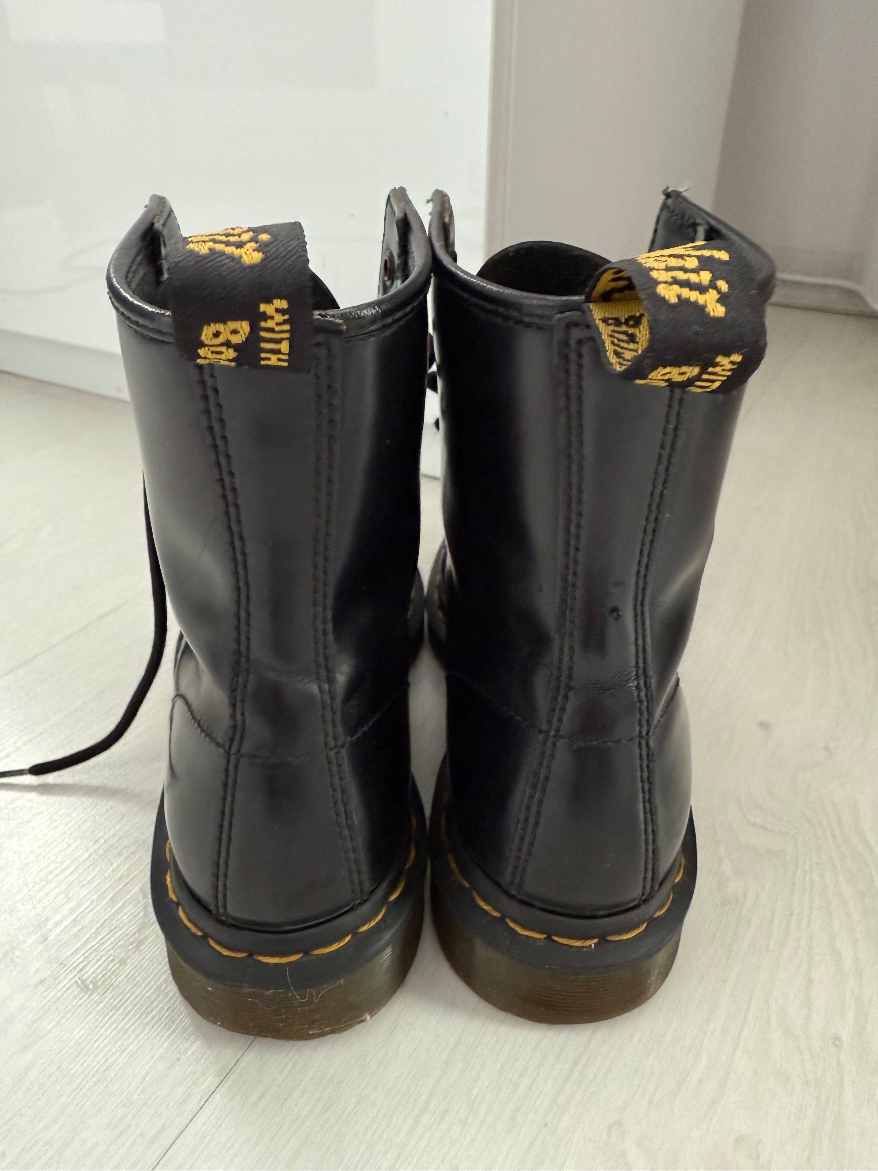 Боти Michael Kors; Kate Gray; Боти Dr. Martens
