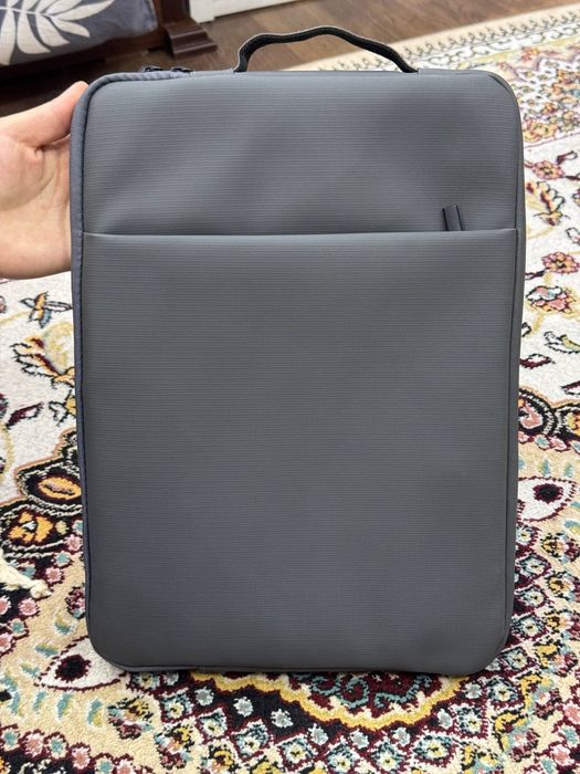 Сумка для ноутбука, размером 34×23 см.