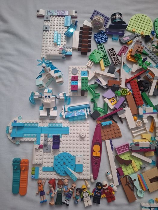 Lot Lego Disney Frozen (43172)+alte piese Lego.