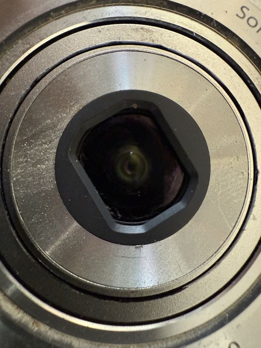 Sony Cyber-shot DSC-S5000 – 14.1 MP, 5x Zoom Optic, cu card SD inclus