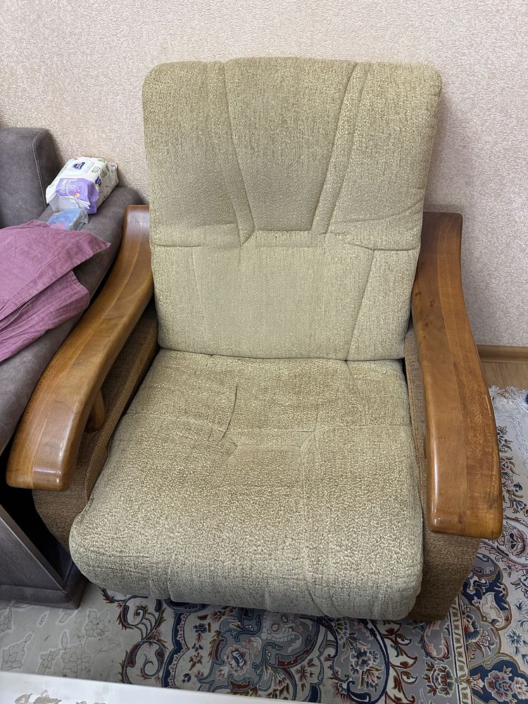 Продается 2 кресло ,1 диван раскладушка,состояние в пользовании!