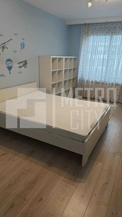 Продава се Тристаен апартамент в София, Младост 2 - 100 кв.м за 11 €/кв.м - Снимка #8