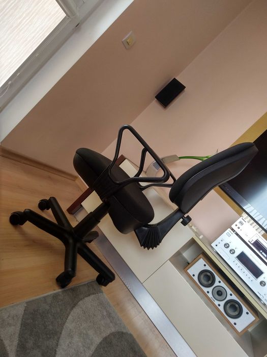 Ергономичен офис стол