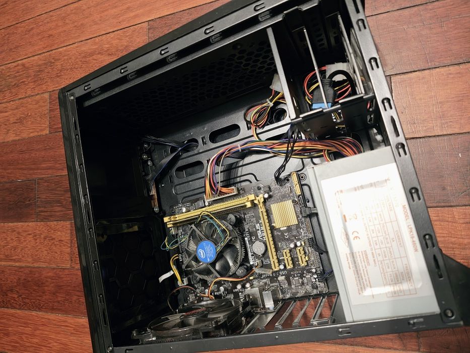 Desktop i5-4460 ssd 128 4gb RAM