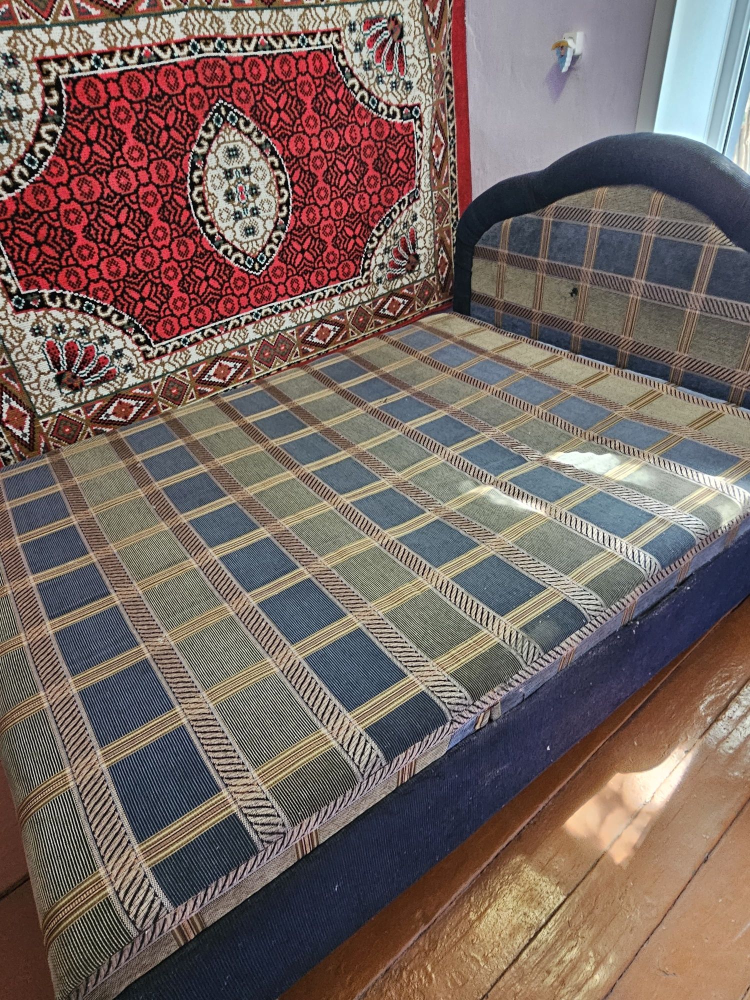 Кровать продам срочно