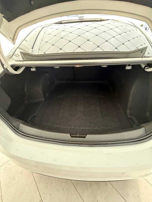 Срочно! Malibu 2 Premier 2020 Белый! 91 тыс км пробега! Чистая краска!