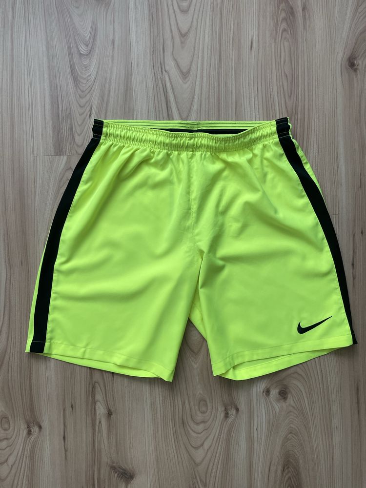 NIKE / мъжки спортен къс панталон L