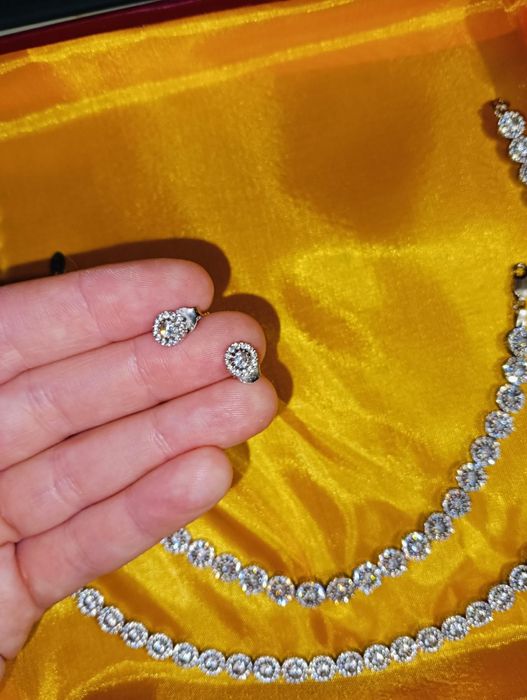 Vând set argint , colier, brățară si cercei