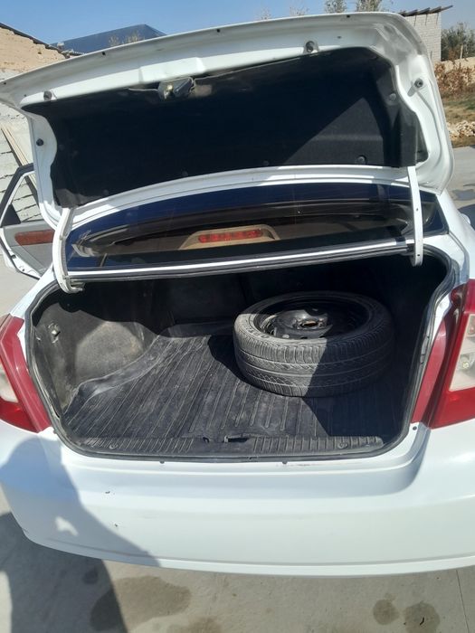 Ideal xolatda Lacetti sotiladi