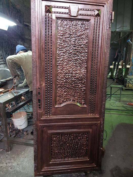 Металлические двери, ворота