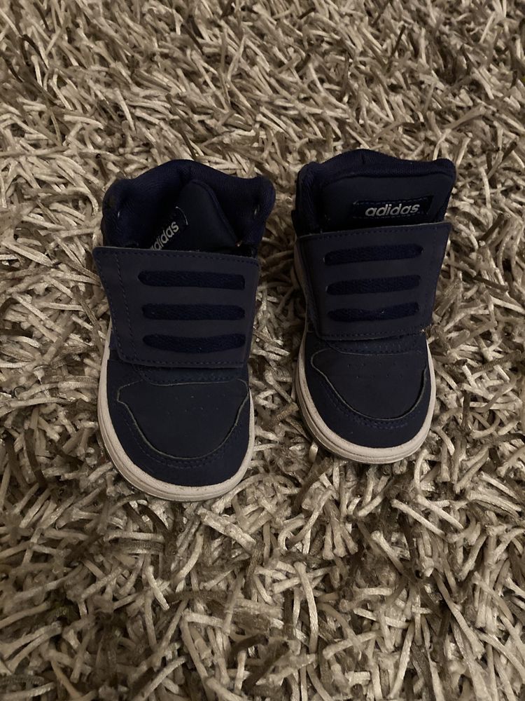 Adidasi adidas