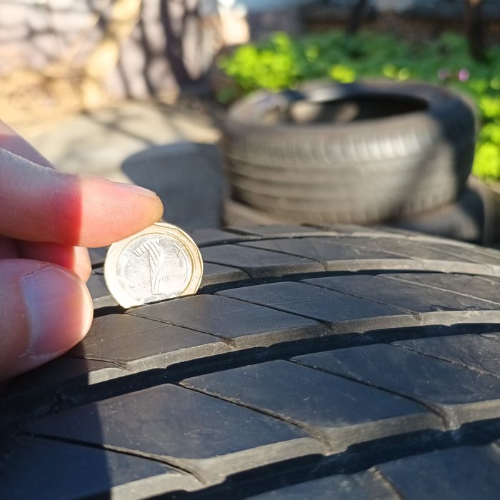 Гуми: 225/50 R18  1бр.- 195/55 R16 1бр.