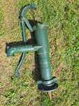 Pompa manuala apa potabila Nostalgie curte, din fonta, verde, H 66 cm