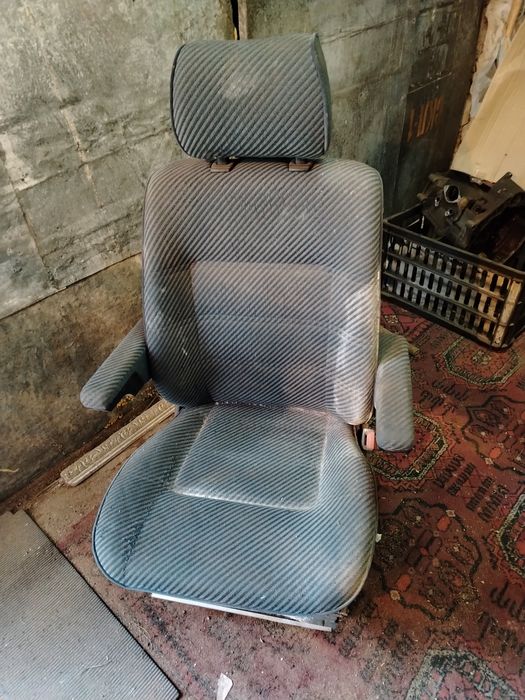 Продам переднее правое седение на Фольксваген Т-4!