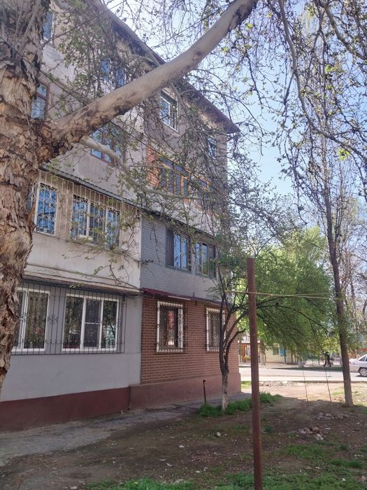 Квартира 1 ком. Переделанный на 2 х ком в г. Янгиюль Артикова. 4 этаж