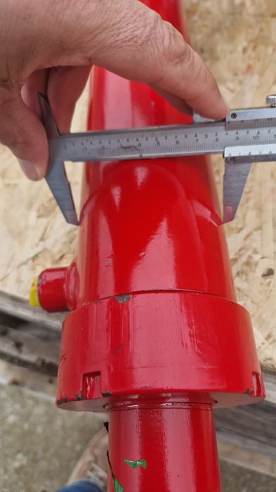 Cilindru hidraulic 50 cm inchis diametru tija 50 mm diametru bolt 40 m