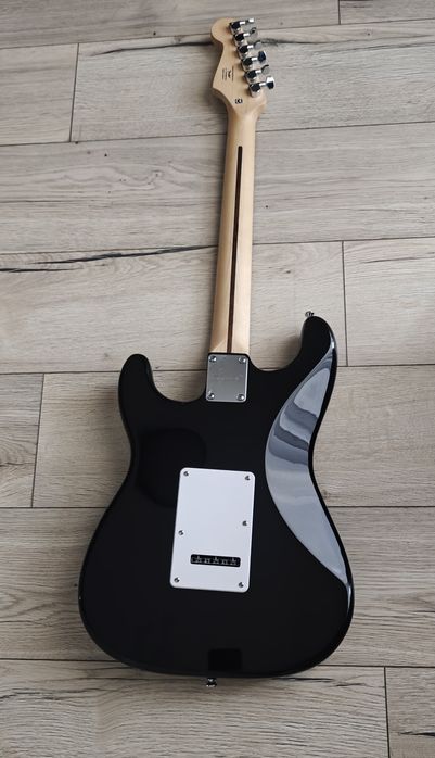 Chitară electrică Fender Squier Strat Pack SSS BLK GB