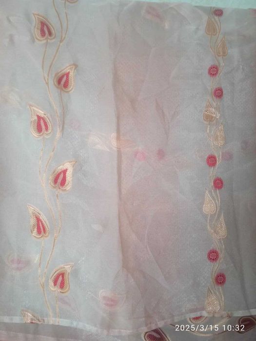 Тюль  б/у  цветная  2 штуки размер 0,9 м * 0,9 м