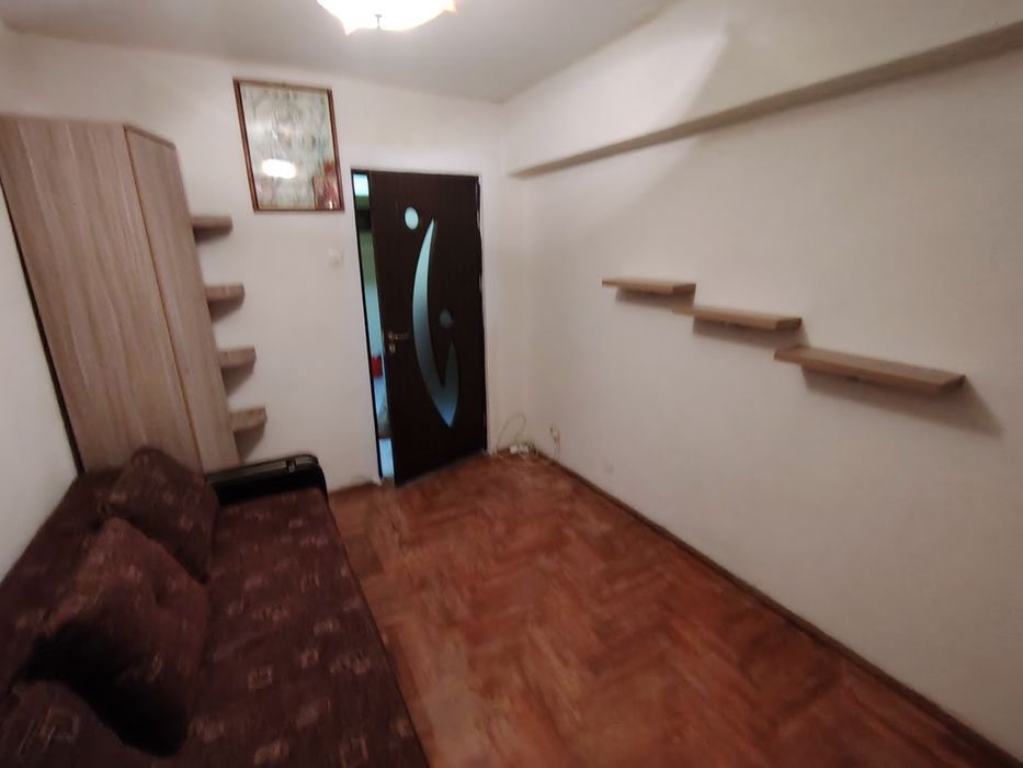 Închiriez apartament cu 3 camere decomandate zona Gării