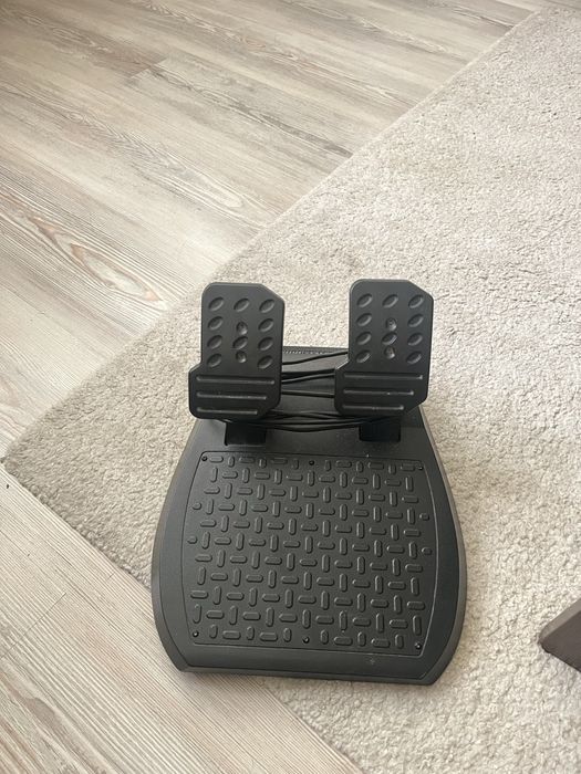 pedale thrustmaster