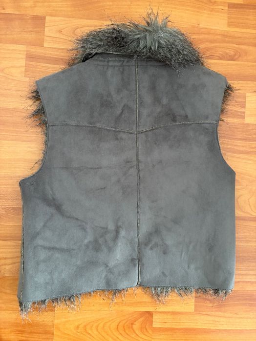 Vesta din piele intoarsa si blanita