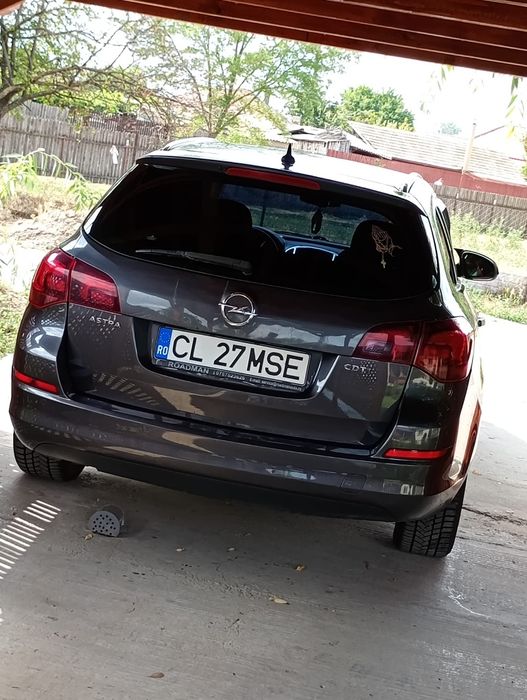 Vând Opel Astra j
