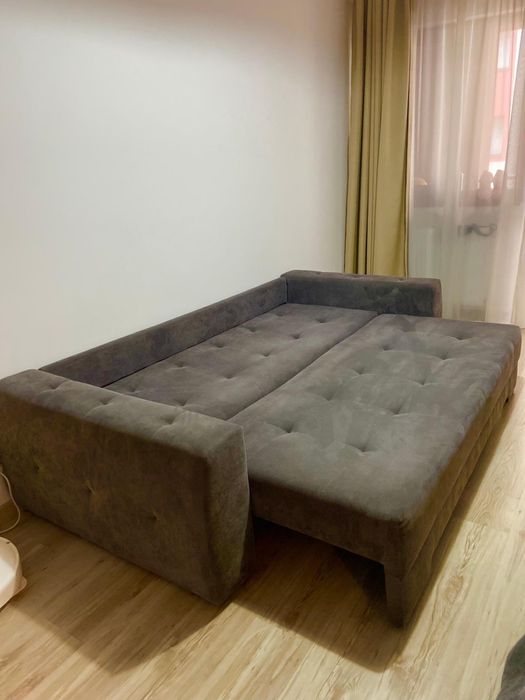 Canapea extensibila cu 3 locuri
