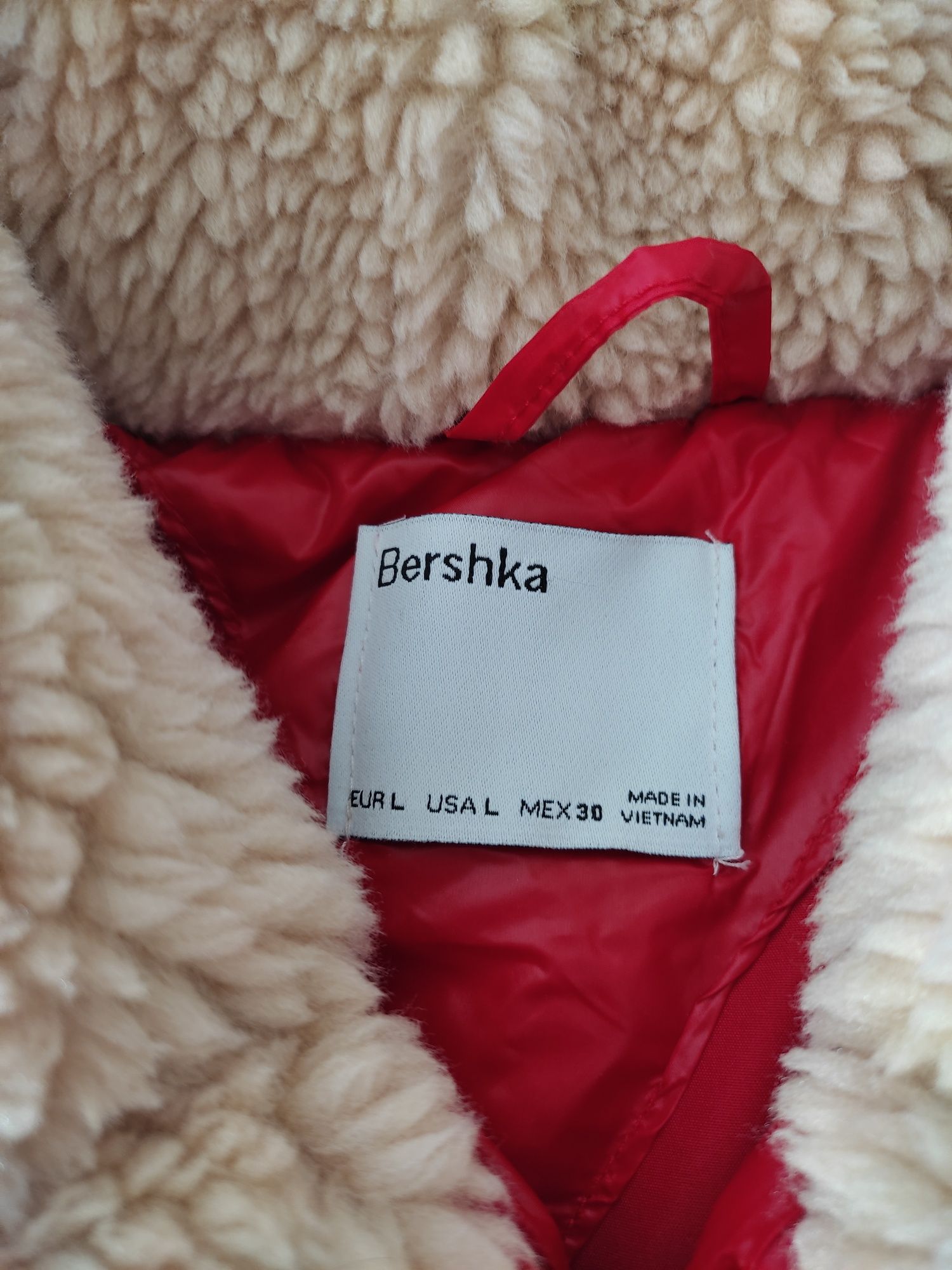 Ново яке Bershka, L