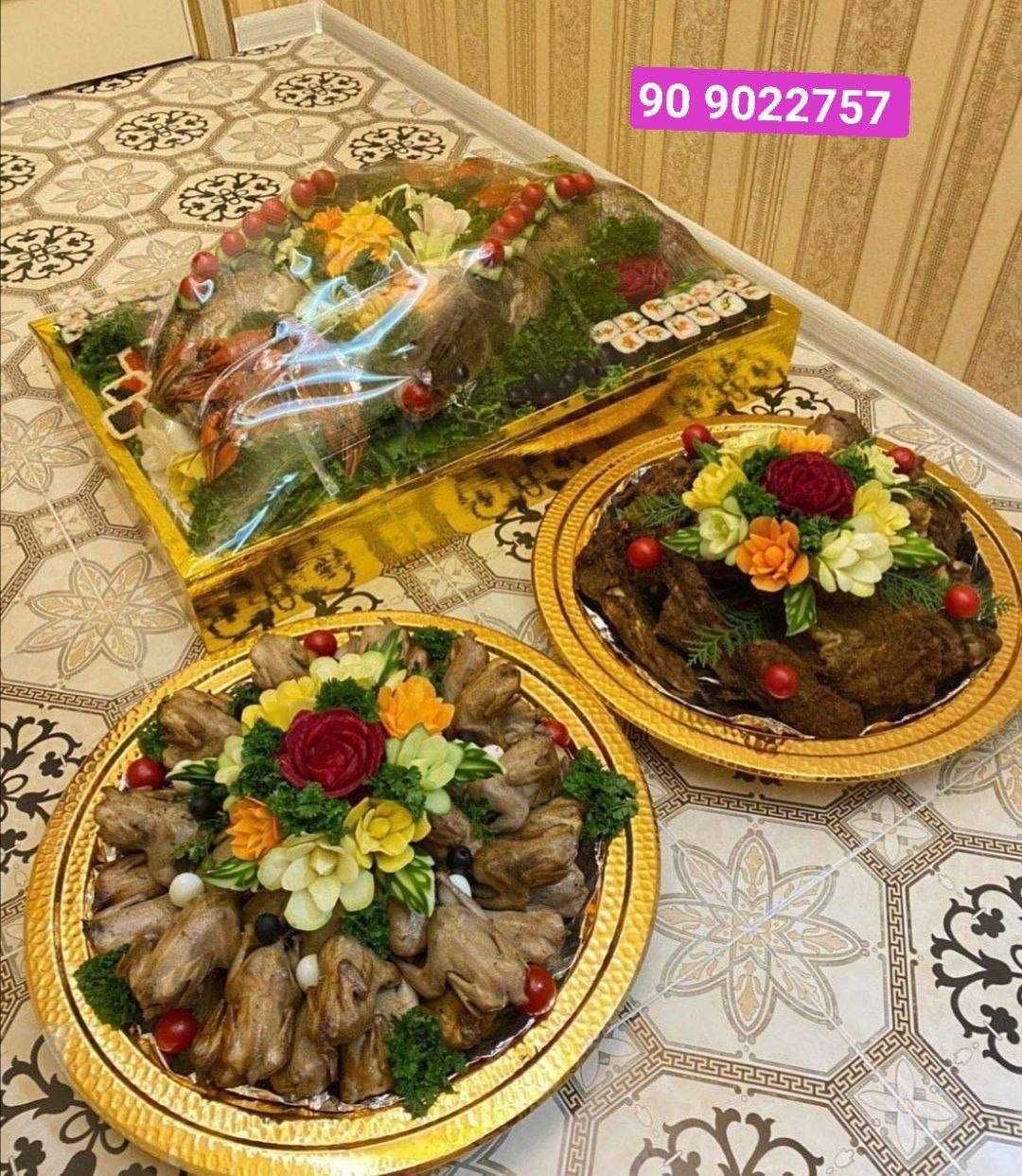 Qovurdoq Shashlik Assorti Julien Shirinliklar va to'rt Baliq Somsa