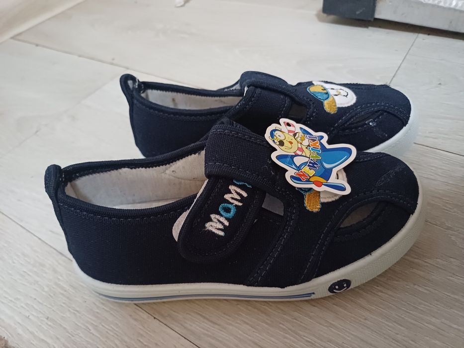 Детски пантофи чисто нови