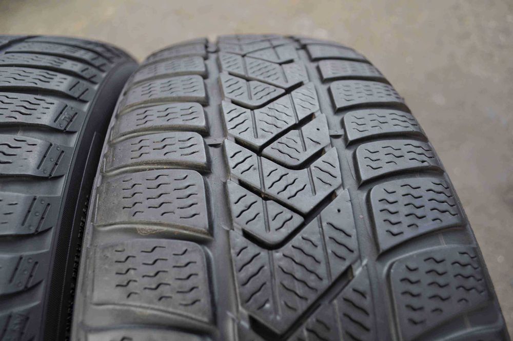 SET 2 Anvelope Iarna 205/60 R17 PIRELLI Sottozero 3 93H