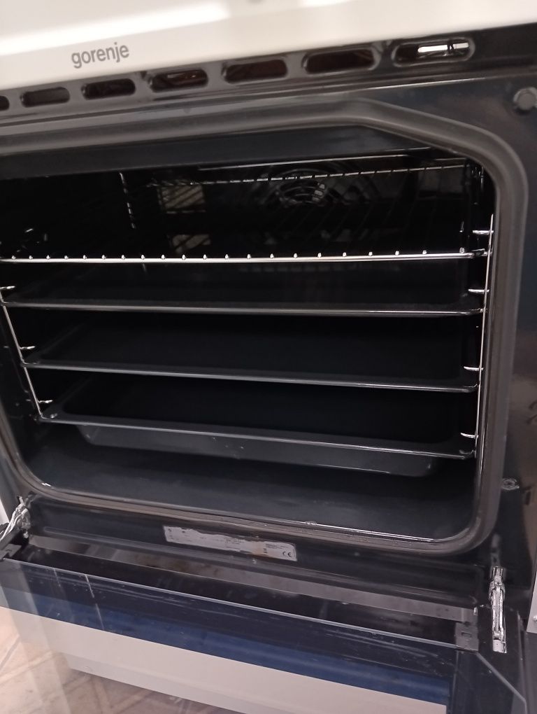 Като нова свободно стояща печка с керамичен плот Gorenje Гаранция!