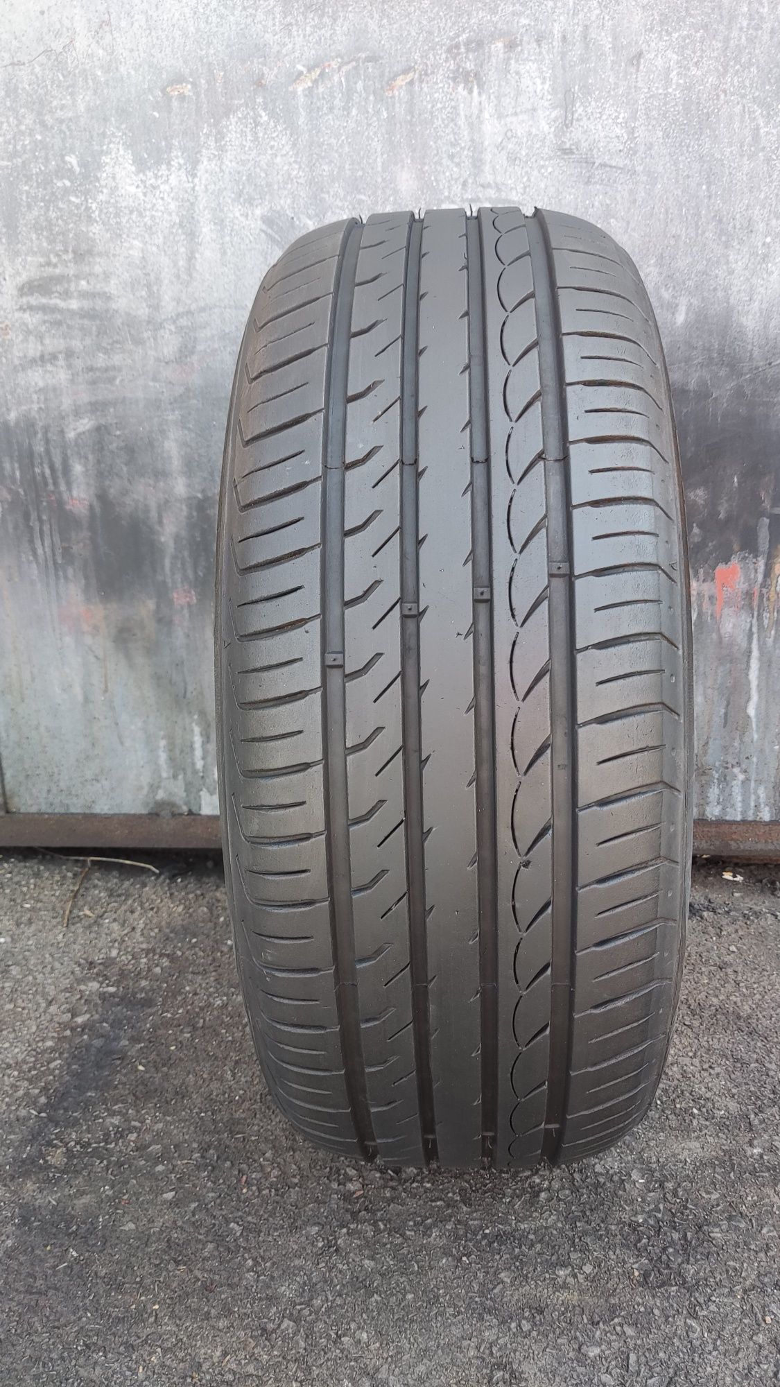 1бр. лятна гума 225/50/17 Roadhog
dot4320
7.6mm
Добро състояние на гум