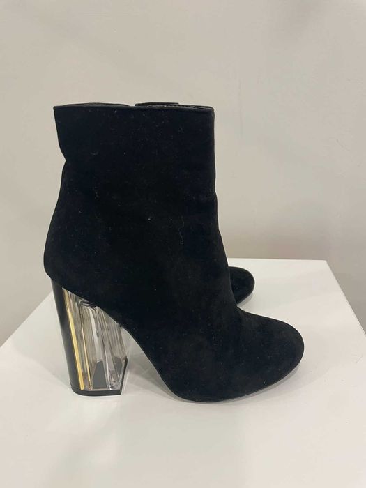 Елегантни дамски боти на ток 37