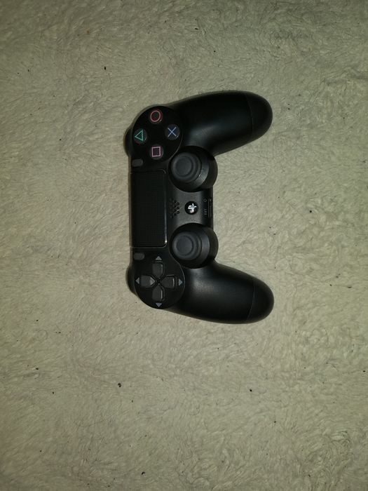 Ps4 Pro 1TB + GTA V Premium edition