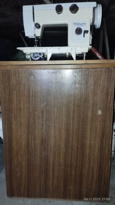 Швейная машинка Чайка-143