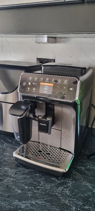 Expresor automat  cu rasnita Philips Latte Go 4300