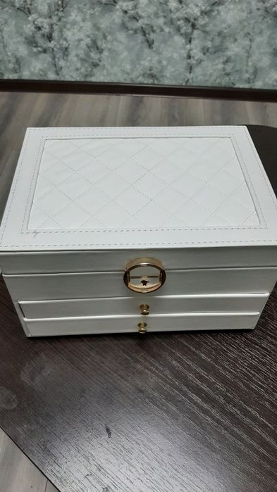 Шкатулка под бижутерию