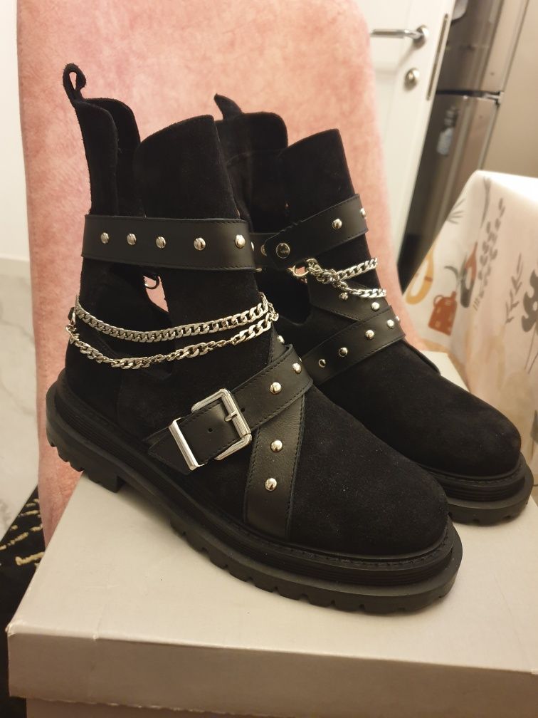 Ghete din piele,marca Carinii