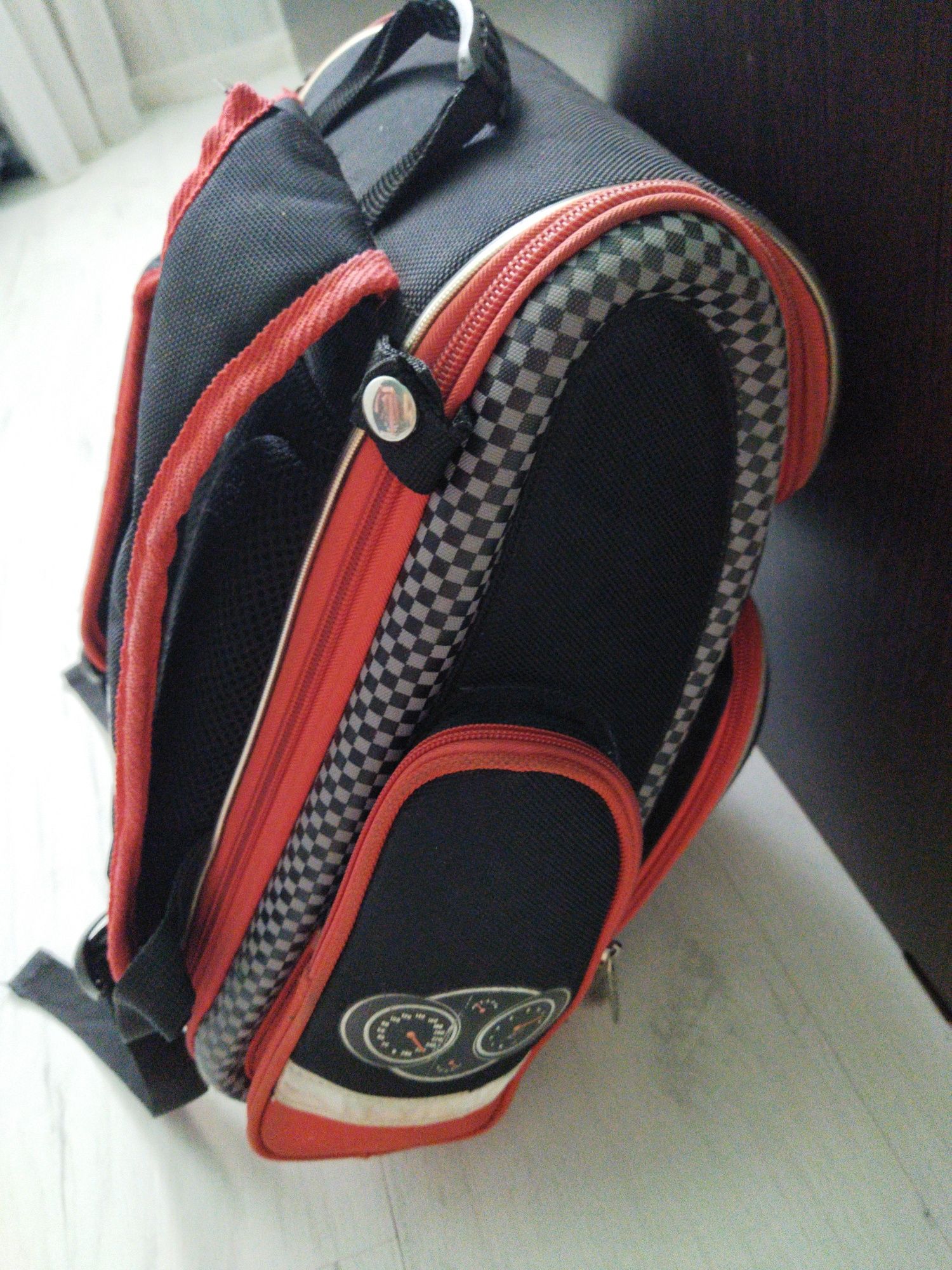 Продам школьный рюкзак для 1-4 класса.
