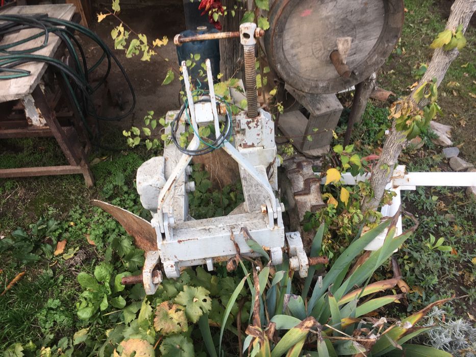 Продавам малогабаритен трактор марка Мицибуши в работещо състояние