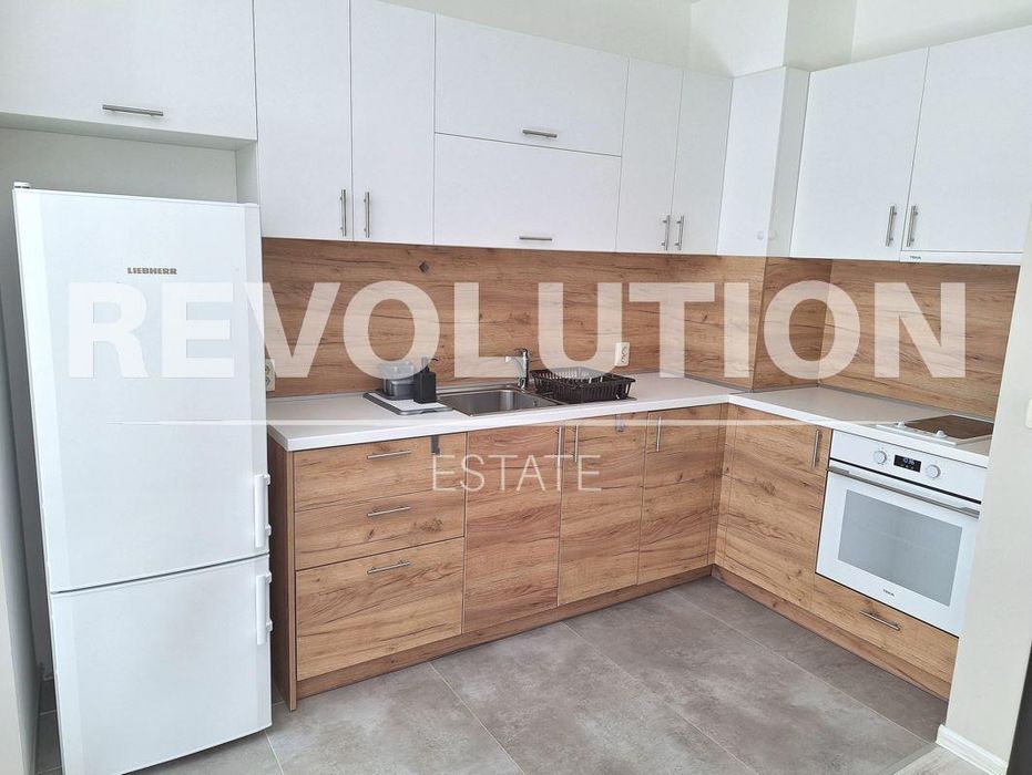 Дава се под наем Едностаен апартамент в Варна, м-т Траката - 32 кв.м за 350 € - Снимка #2